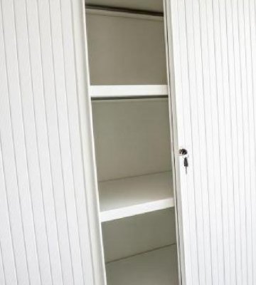 Szafy żaluzjowe i szafy z drzwiami chowanymi do środka